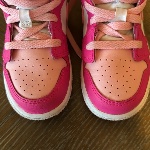 NIKE AIR JORDAN 1 MID-white fierce pink. Size 9. Excellent new condition. - Picture 11 of 11